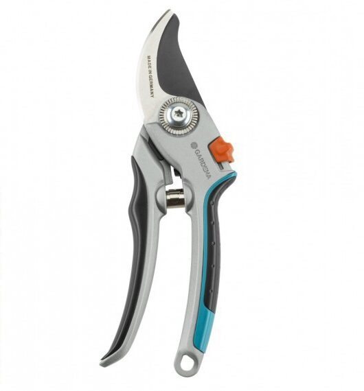 Alu-Garden-Secateurs-B-L-2-1-rotated-1.jpg