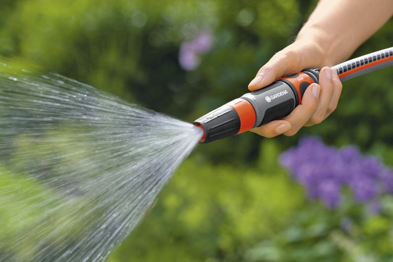 Cleaning-Nozzle-spraying-water-all-over.jpeg