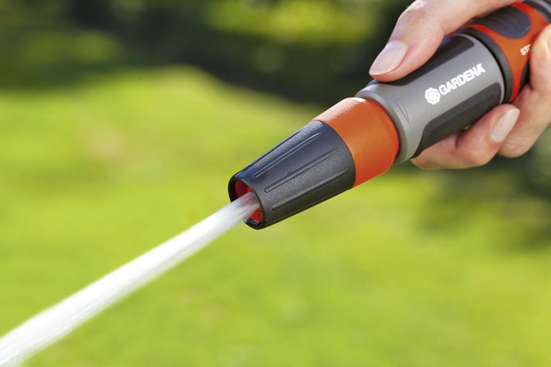 Cleaning-Nozzle-spraying-water.jpeg