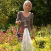 Comfort-Spray-Lance-woman-watering-flowers.jpg