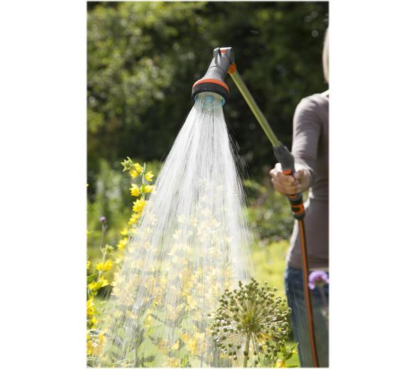 Gardena-Comfort-Spray-Lance-in-use-image.jpg