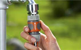 Gardena-Hose-Connector-in-use-image.jpg