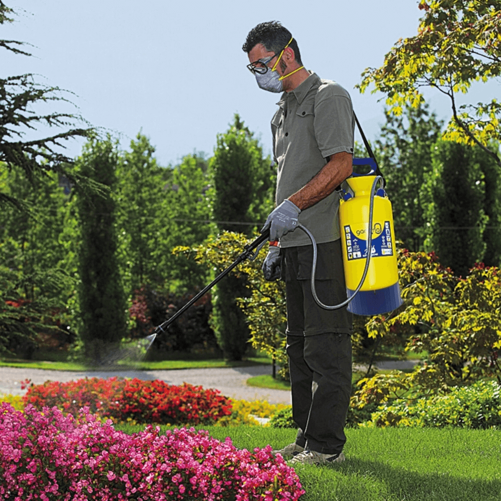 Mythos-Gamma-Sprayer-10-Ltr-man-spraying-flowers.png
