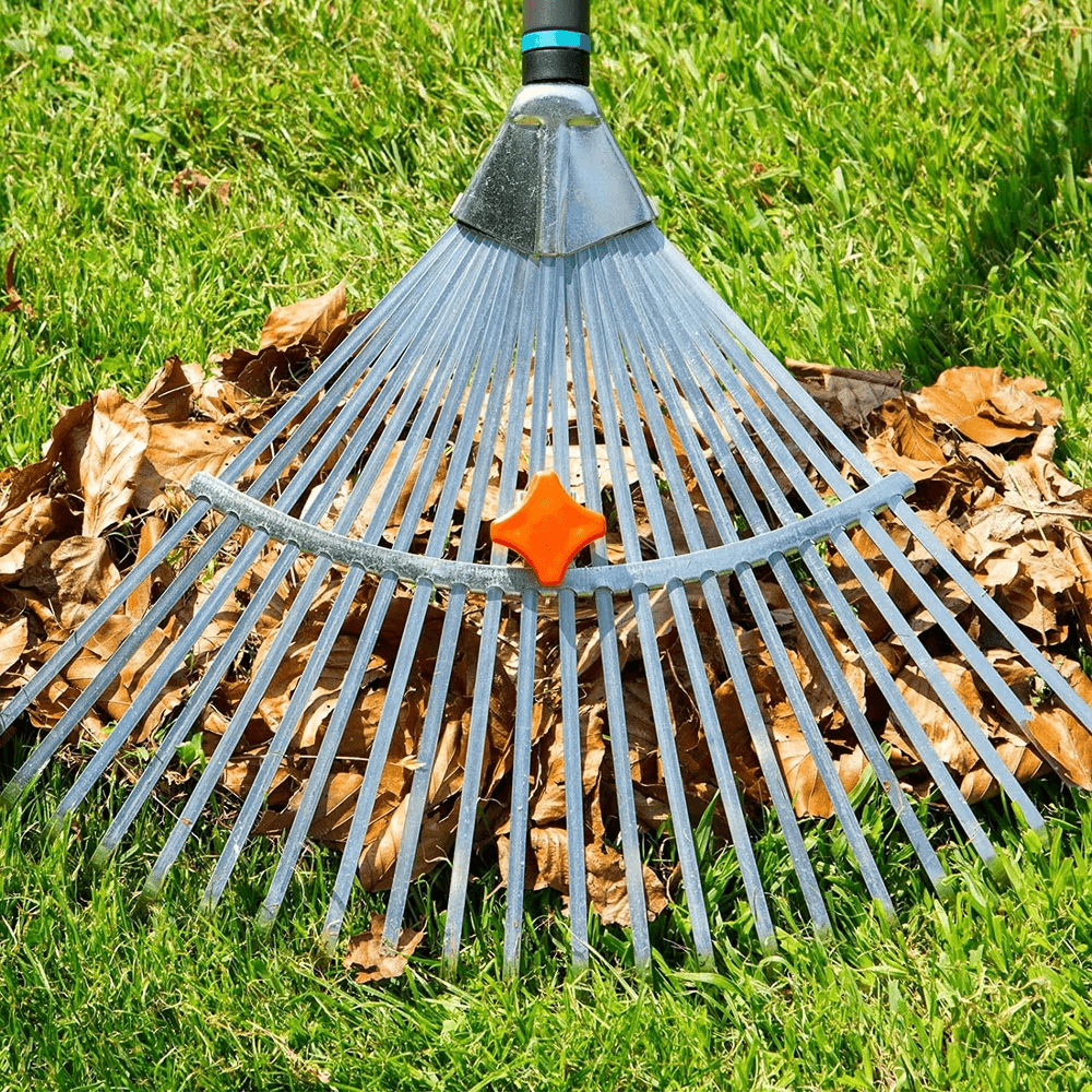 NatureLine-Adjustable-Rake-close-up-on-rakes.png