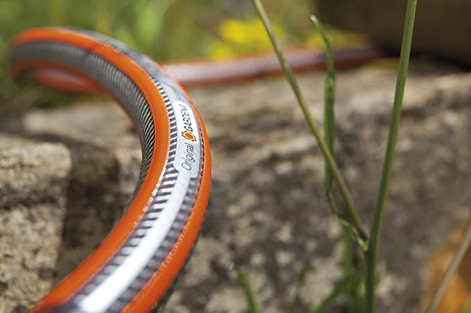 Premium-SuperFLEX-Hose-50-m-hose-in-garden.jpg